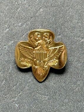 VINTAGE GIRL SCOUT Pin